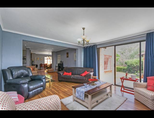 3 BEDROOM FREEHOLD FOR SALE IN PAULSHOF